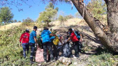 Diyarbakır’ın Eğil ilçesinde kampta olan sağlık ve arama kurtarma ekipleri,