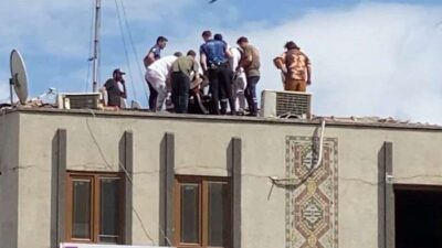 Ümraniye Sondurak Kitapçılar Çarşısı mevkiinde 4 katlı bir binanın çatısına