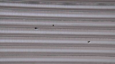 İstanbul’un Ümraniye ilçesinde bir eczane silahlı saldırıya uğradı. Eczane sahibi,