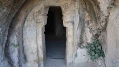 Palu Kalesi’nde yürütülen kazı ve temizlik çalışmaları kapsamında Urartu Kralı