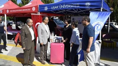 Uşak Üniversitesi her yıl geleneksel hale getirdiği öğrenci karşılama törenini