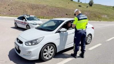 Yozgat’ta Jandarma ekiplerinin yaptığı kontrollerde uyuşturucu madde etkisindeki sürücü tespit