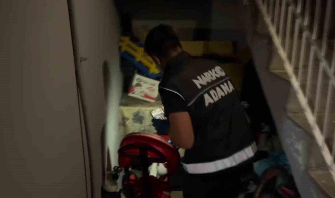 Uyuşturucu yakalattı, “Bana ait değil, evime başkası bırakmış olabilir” dedi Adana’da bir eve yapılan baskında 700 adet uyuşturucu hap, amfetamin
