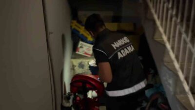 Adana’da bir eve yapılan baskında 700 adet uyuşturucu hap, amfetamin