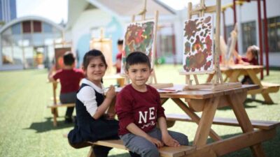 Okula başlama sürecinde yaşanan kaygı ve duygusal dalgalanmaların doğal olduğunu