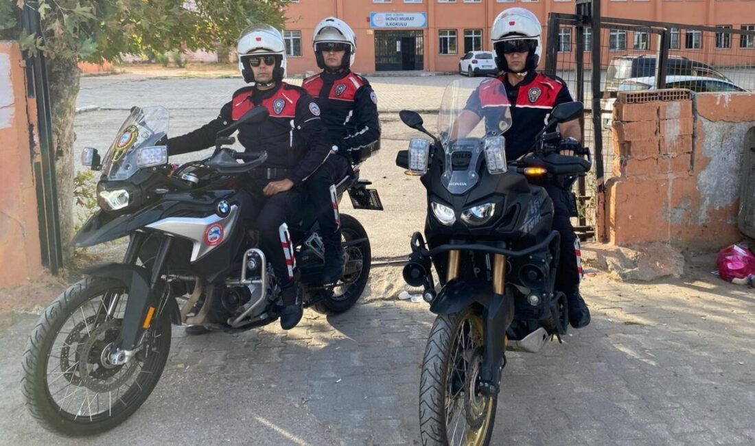 Uzunköprü’de Yunus timlerinden okul çevrelerinde sıkı denetim Edirne’nin Uzunköprü ilçesinde göreve başlayan motosikletli Yunus timleri, okul çevrelerinde
