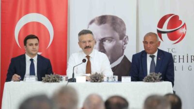 Vali Aksoy, Han ilçesinde düzenlenen Muhtarlar Toplantısı’nda mahalle muhtarlarıyla bir