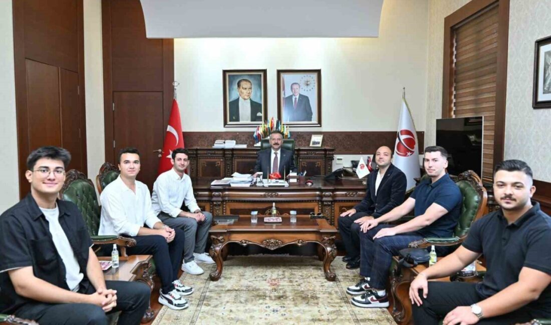 Vali Aksoy, ödüllü Mavera Teknoloji Takımı’nı makamında ağırladı TEKNOFEST’te Türkiye üçüncüsü olan ve uluslararası alanda başarı elde eden
