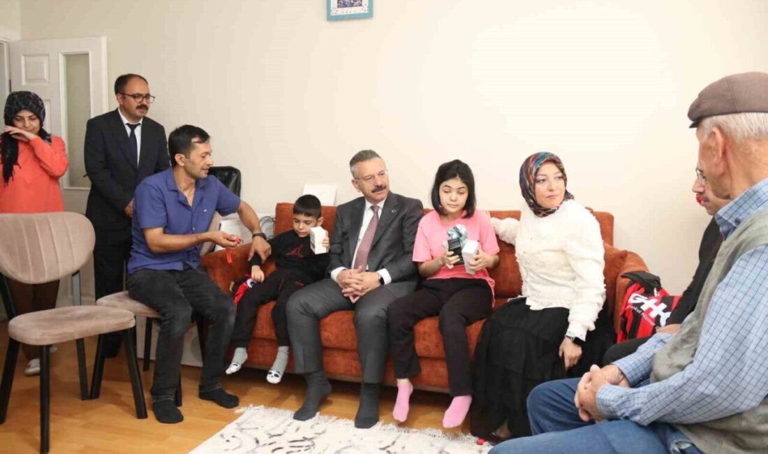 Eskişehir Valisi Hüseyin Aksoy, evde eğitim alan 6 ve 16