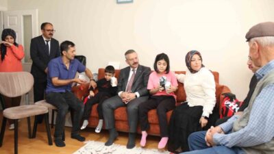 Eskişehir Valisi Hüseyin Aksoy, evde eğitim alan 6 ve 16