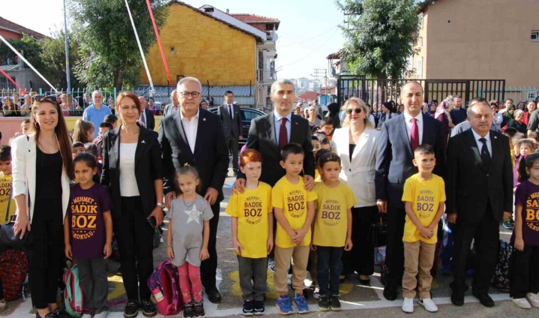 Vali Aktaş, Uşak’ta ilk ders zilini çaldı Uşak’ta 2025-2026 Eğitim Öğretim Yılı çerçevesinde ilk ders zili çaldı,