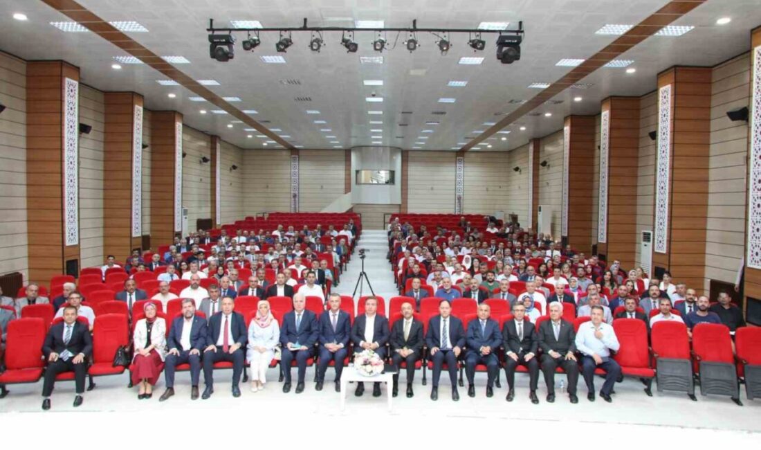 Vali Aydoğdu: “Eğitim sadece bir görev değil; aynı zamanda bir sevda, bir gönül işidir” Erzincan Valisi Hamza Aydoğdu, İl Milli Eğitim Müdürü Hacı Ömer