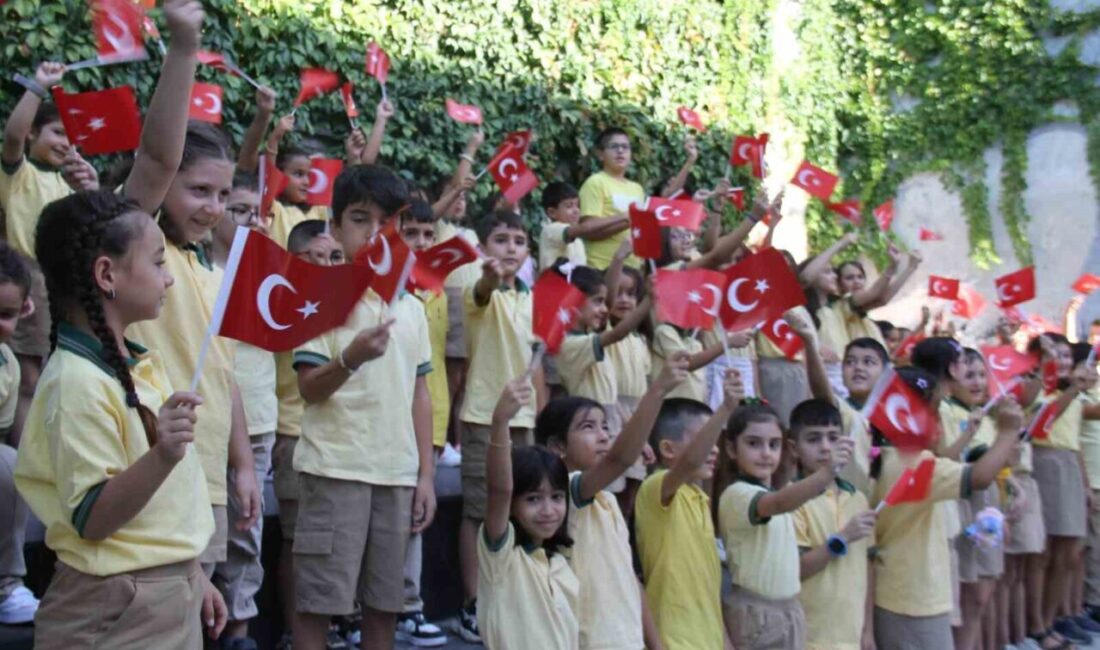Vali Aygöl zili çaldı, çocukların mesaisi başladı Tunceli Valisi Şefik Aygöl zili çaldı, kentteki 10 bin 168