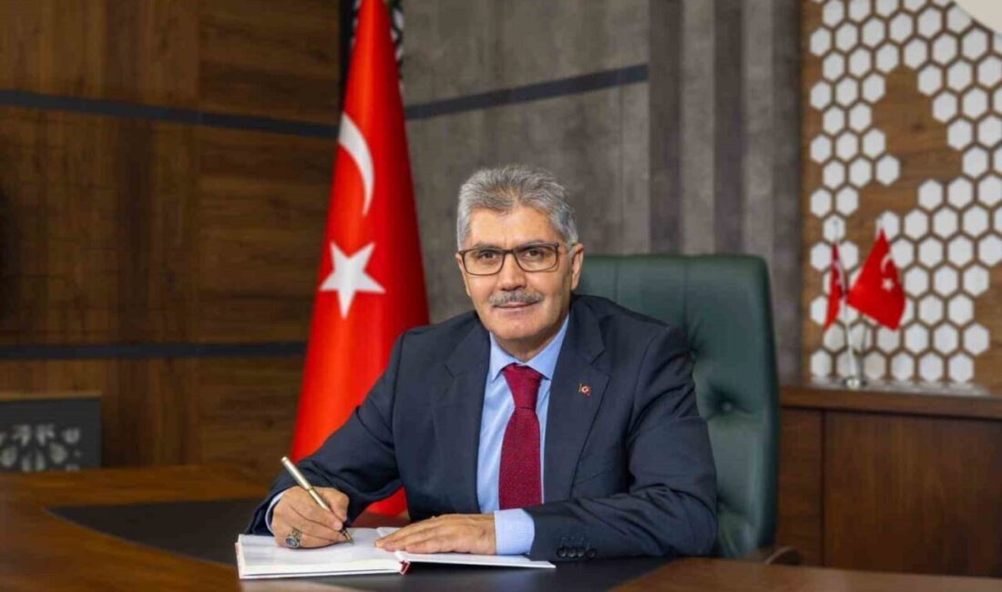 Vali Çelik: “Gençlerimizin eğitimini her şeyin üzerinde tutuyoruz” Niğde Valisi Cahit Çelik, 2025-2026 eğitim-öğretim yılının başlaması dolayısıyla yayımladığı