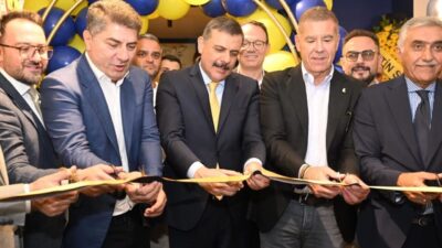 Erzurum Valisi Mustafa Çiftçi, beraberinde Fenerbahçe Yönetim Kurulu Üyesi Hakan