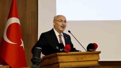 Adana’da gerçekleştirilen ’25. Isı Bilimi ve Tekniği Kongresi’nde konuşan Vali