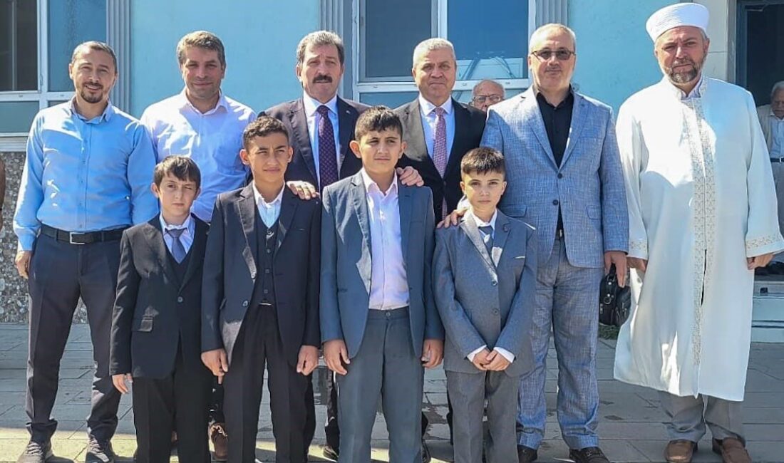 Vali Tavlı’dan hafız adaylarına moral ve tebrik Samsun Valisi Orhan Tavlı, cuma namazı çıkışında 2025 Yılı 3.