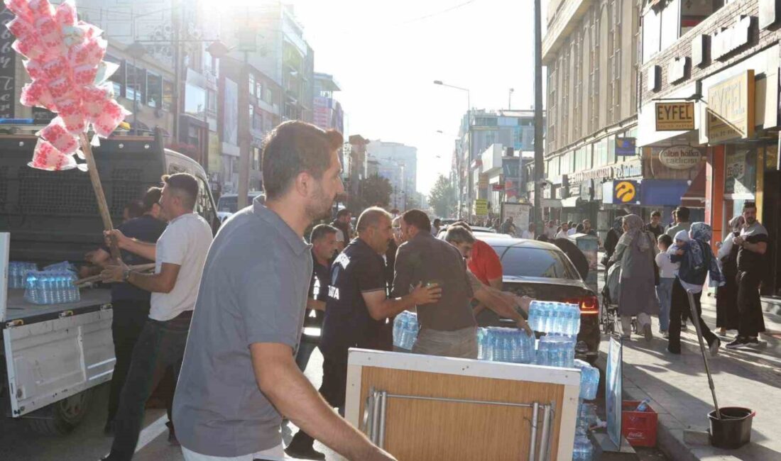 Van Büyükşehir Belediyesi kaldırım işgallerine geçit vermiyor Van Büyükşehir Belediyesi zabıta ekipleri, kaldırımları işgal eden iş yerlerine