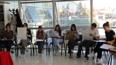 Van Büyükşehir Belediyesi Konservatuvarı, çeşitli dallarda yetenekleri olan öğrencileri keşfetmek