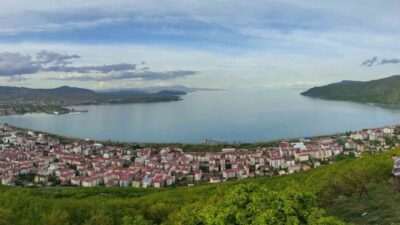 Türkiye’nin en büyük gölü olan Van Gölü’nde her geçen yıl