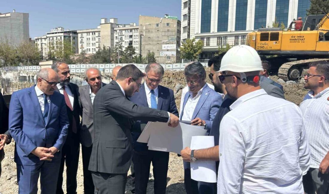 Van Valisi Balcı, Hazreti Ömer Camii inşaatını inceledi Van Valisi ve Büyükşehir Belediye Başkan Vekili Ozan Balcı, yapımı