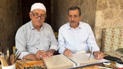 Van’da yaşayan emekli öğretmen Muzaffer Van, hat sanatına duyduğu ilgiyi