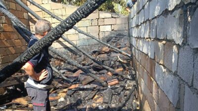 Van’ın İpekyolu ilçesinde bir odunlukta çıkan yangın, itfaiye ekipleri tarafından