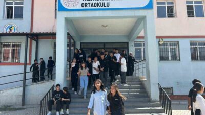 Van’da bazı ilk ve orta dereceli okullarda teneffüslerde zil çalma