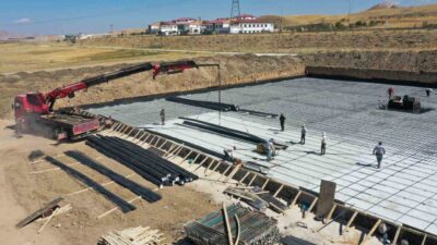 Van Büyükşehir Belediyesi tarafından Van-Erciş kara yolu üzerinde yapımına başlanan