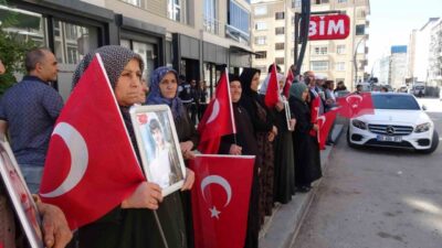 Van’da terör örgütü PKK tarafından çocuğu dağa kaçırılan anne, “Barış