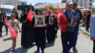 Van’da terör örgütü PKK tarafından çocukları dağa kaçırılan aileler, ’Terörsüz