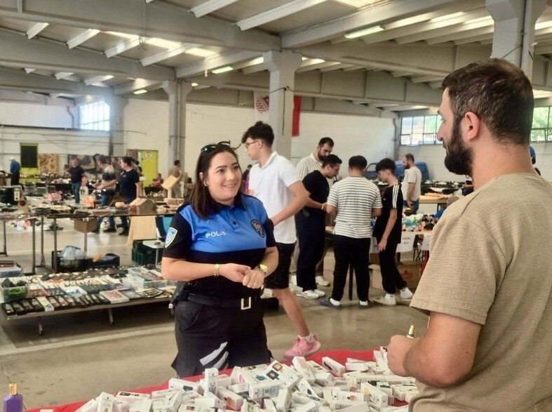 Vatandaşları dolandırıcılık ve güvenlik konularında bilgilendirdi Bilecik İl Emniyet Müdürlüğü’ne bağlı ekipler, vatandaşları dolandırıcılık ve güvenlik