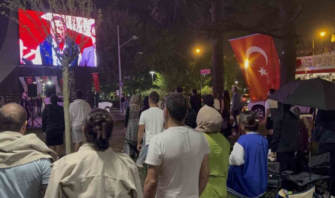 Yağmura rağmen büyük heyecan Avrupa Basketbol Şampiyonası yarı finalinde A Milli Basketbol Takımı’nın Yunanistan