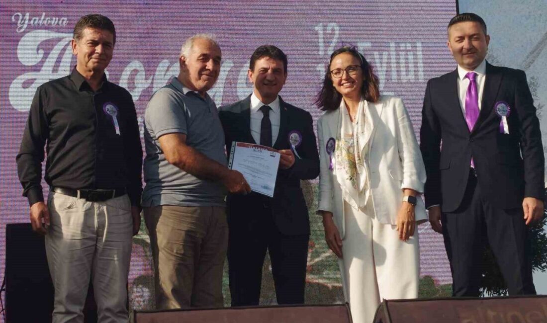 Yalova’nın coğrafi işaretli meyvesi olan aronyanın bu yıl ikincisi düzenlenen