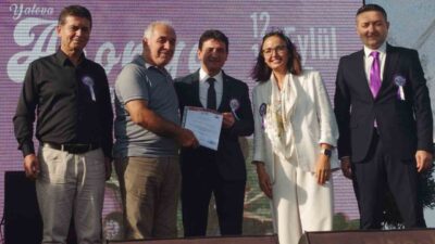 Yalova’nın coğrafi işaretli meyvesi olan aronyanın bu yıl ikincisi düzenlenen