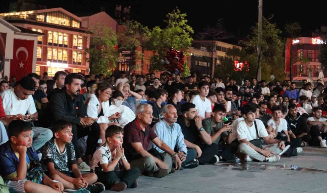 Yalova’da milli takımların maçları dev ekranlarda izlendi Yalova’da A Milli Kadın Voleybol Takımı’nın Dünya Şampiyonası final heyecanı