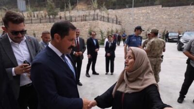 Hatay’ın Yayladağı ilçesine inşa edilen hükümet konağı, kamu kurumlarını tek
