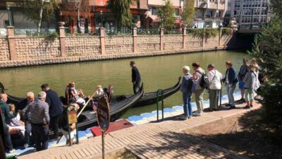 Eskişehir’e turistlik amaçlı gelen vatandaşlar, havaların nispeten soğumasına, yaz mevsiminin