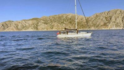 Muğla’nın Marmaris ilçesi açıklarında durdurulan yelkenli tekne içinde 26’sı çocuk