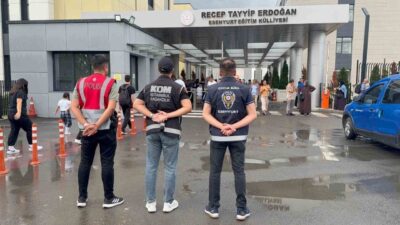 İstanbul’da polis ekipleri, yeni eğitim öğretim yılının ilk gününde göz