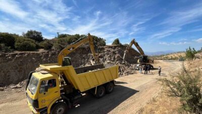 Aydın Büyükşehir Belediyesi ekipleri, Yenipazar-Karaçakal Mestanlar-Karacaören mahalleleri arasında yürütülen yol