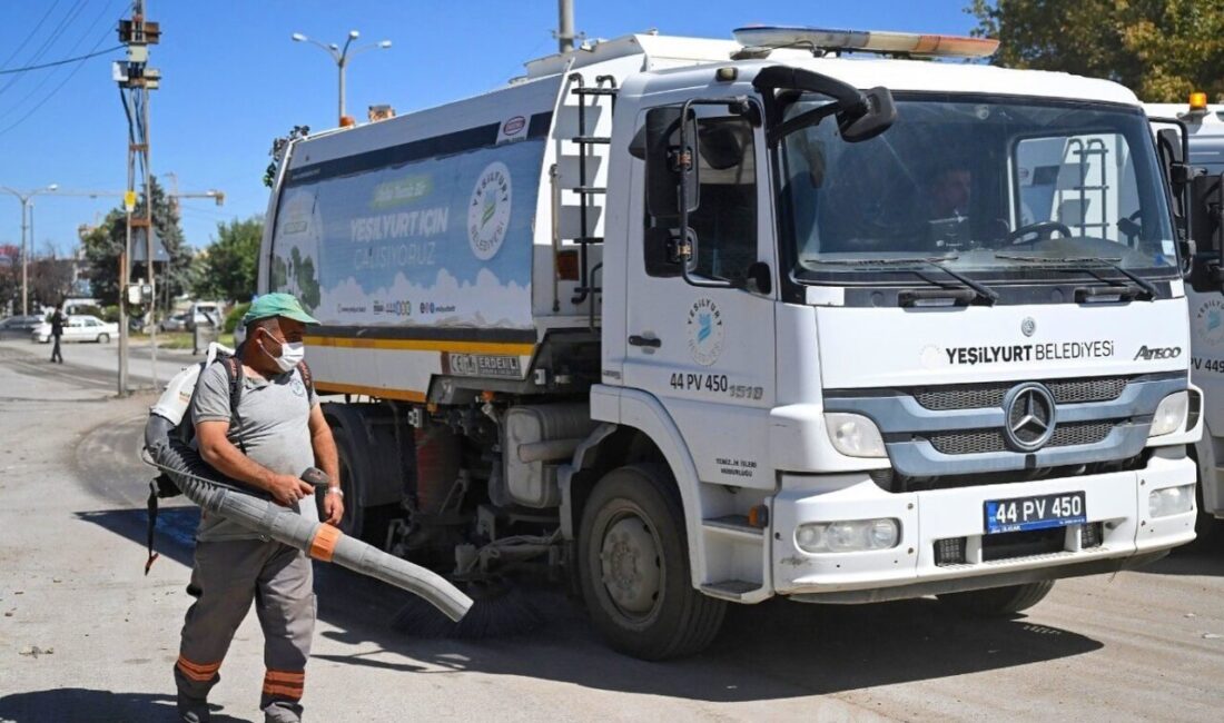 Yeşilyurt Belediyesi’nin temizlik seferberliği sürüyor Yeşilyurt Belediyesi, vatandaşların ortak yaşam alanlarını daha temiz ve hijyenik