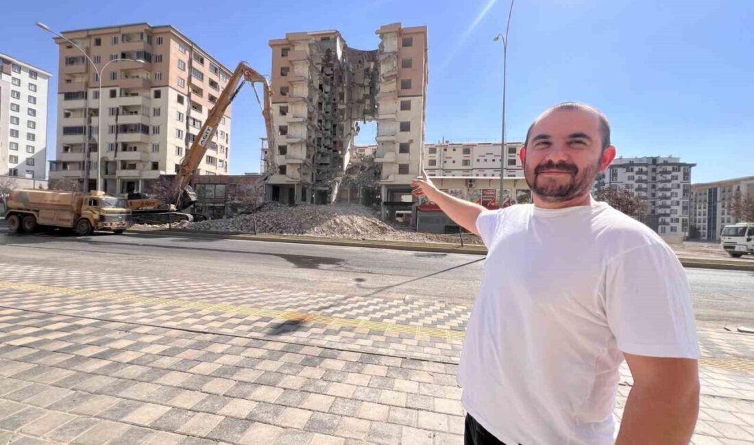 Kahramanmaraş’ta meydana gelen 6 Şubat depremlerinde hasar alan bir binanın