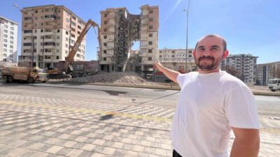 Kahramanmaraş’ta meydana gelen 6 Şubat depremlerinde hasar alan bir binanın