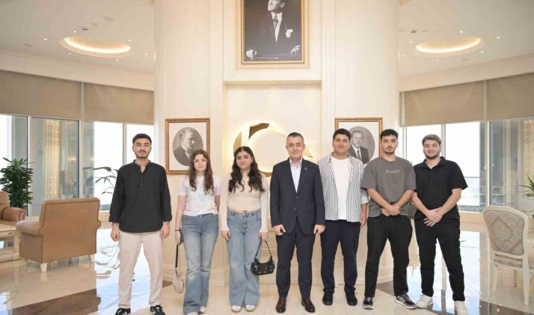 YKS’de dereceye giren öğrencilere Esenyurt Belediyesi’nden İtalya ödülü Esenyurt Belediye Başkan Vekili Can Aksoy, YKS’de dereceye giren öğrencileri