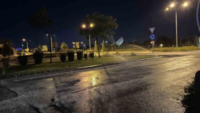 Eskişehir’de sulama sisteminden yola akan su, hem kuraklık döneminde israfa