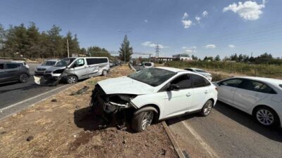 Diyarbakır-Silvan kara yoluna kontrolsüz giren kamyonet sürücüsü, çarptığı otomobili karşı