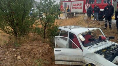 Sivas’ın Koyulhisar ilçesinde yoldan çıkan araç kaza yaptı, iki kişi