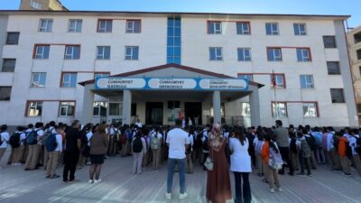 2026 eğitim öğretim yılı ders zilinin çalmasıyla başladı. İlçedeki yaklaşık