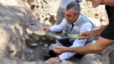 Mersin’in Toroslar ilçesi Demirtaş Mahallesi’nde yer alan Yumuktepe Höyüğünde arkeolojik